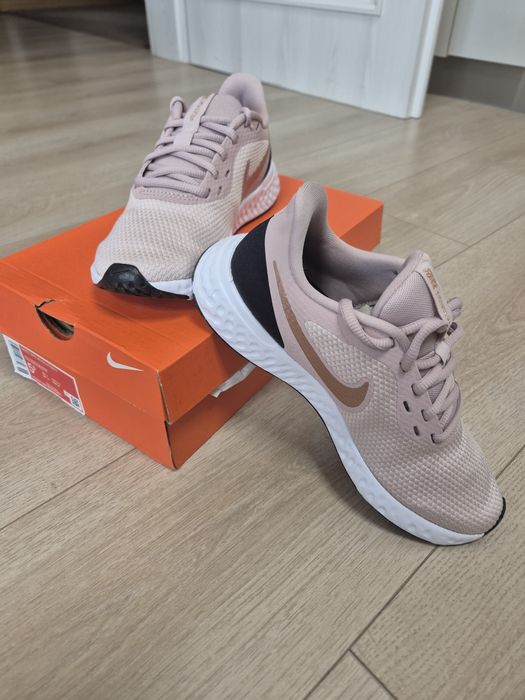 Nike Revolution 5  EU36