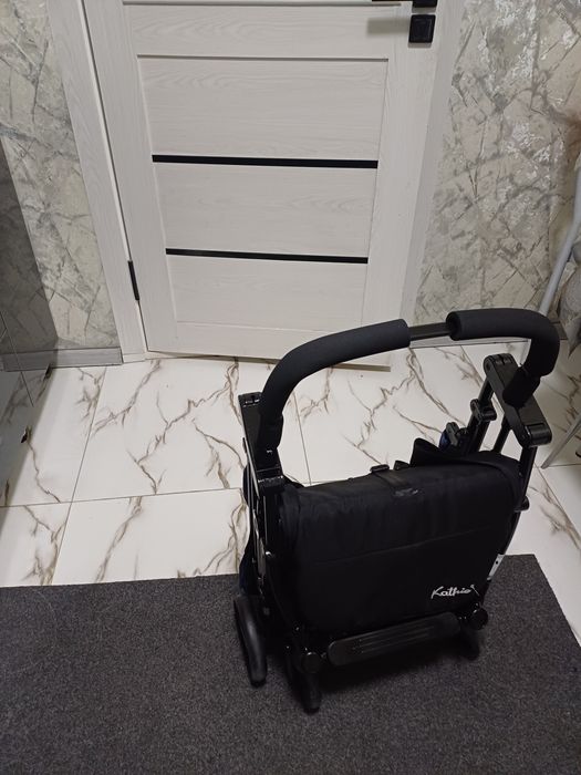 Продаётся фирменный коляска