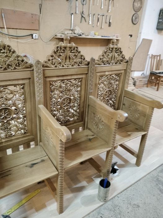 Scaune sculptate (străni)