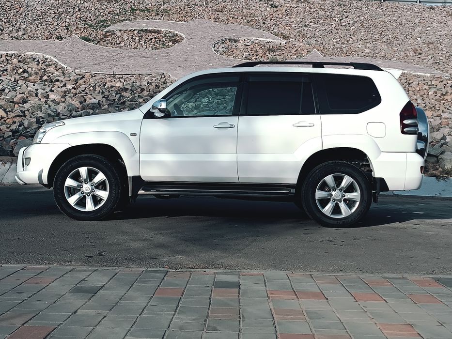 Тойота Прада белый жемчук СРОЧНО