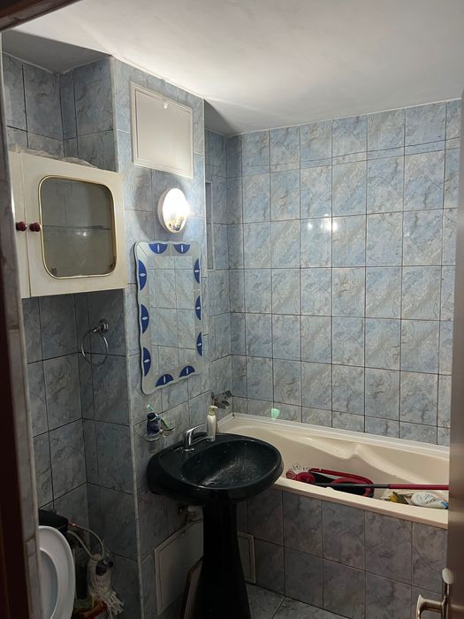 De închiriat Apartament 3 camere, zona Cina, etaj 3