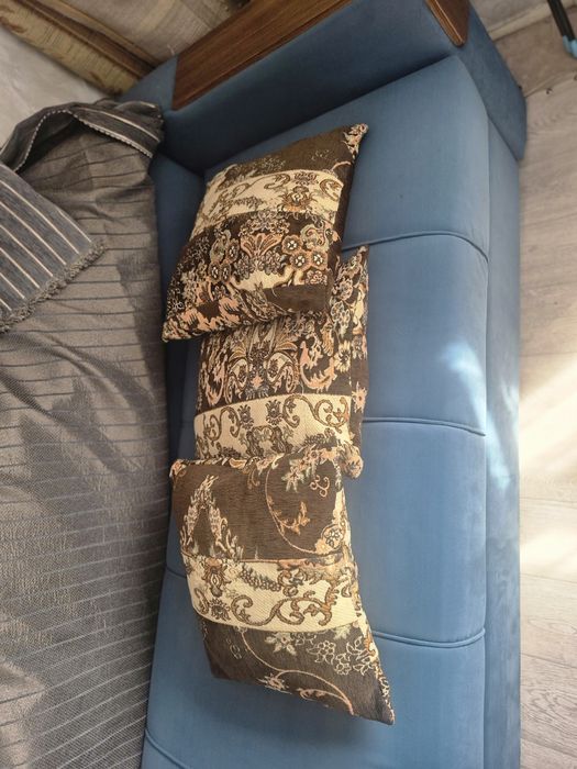 Продам б/у диванные подушки