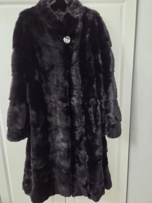 Продаётся норковая шуба