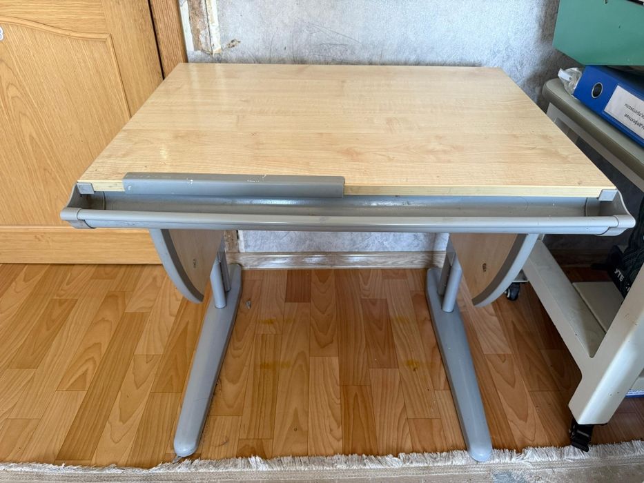 Стол деревянный для учёбы