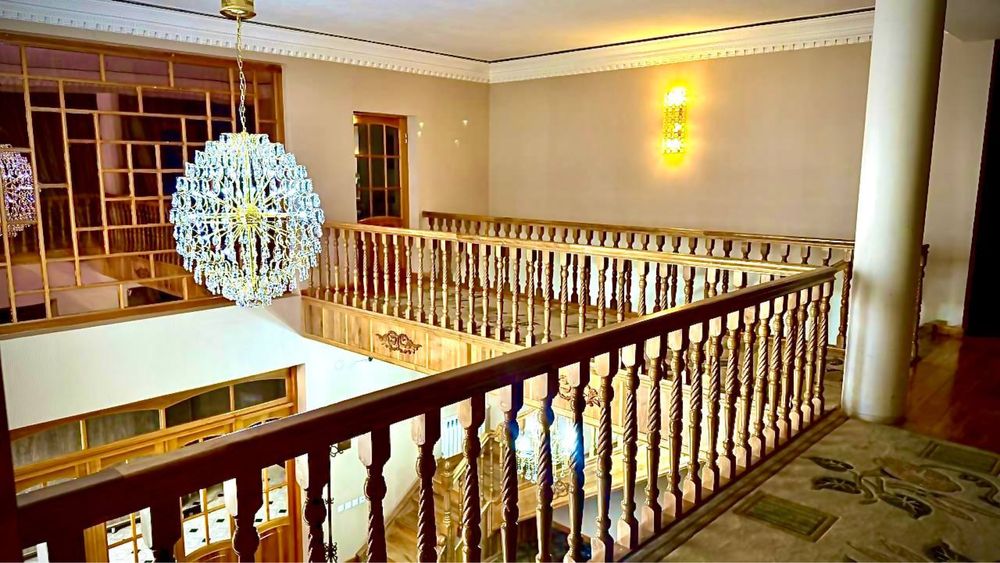 Продаётся болшой дом в центре бухары на рубловки