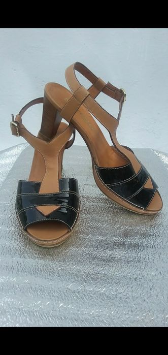 Босоножки на каблуке