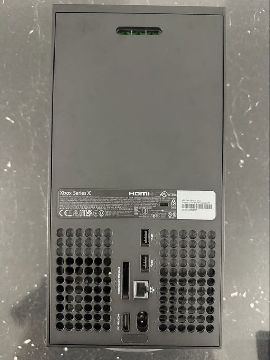 Xbox Series X 1TB + 2 controllere + 4 jocuri + încărcător baterii Duracell