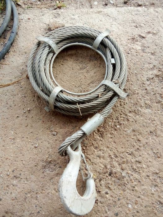 Стоманено въже с кука за кран.