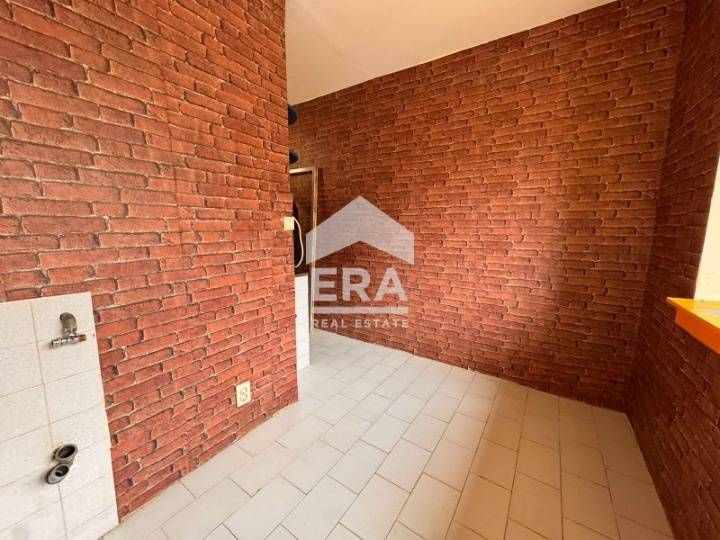 Необзаведен двустаен апартамент на среден етаж в кв. "Възраждане" 3 за