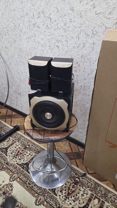 Смарт тв 43   и самбуфер + кронштейн