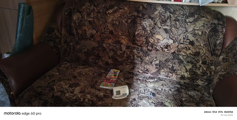 Camera tineret cu canapea nefolosita