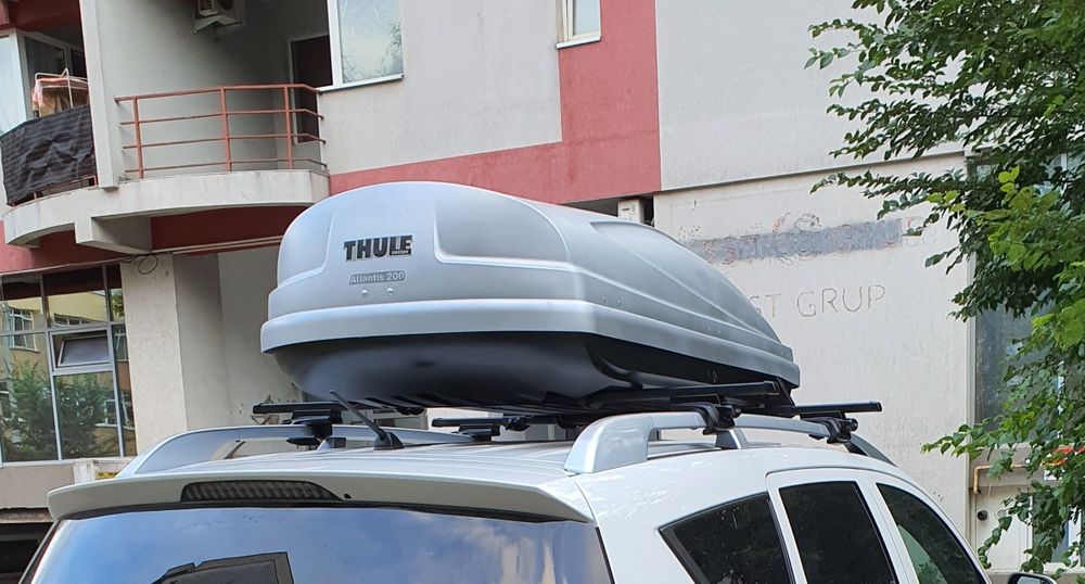 Închiriez cutie portbagaj si bare suport Thule