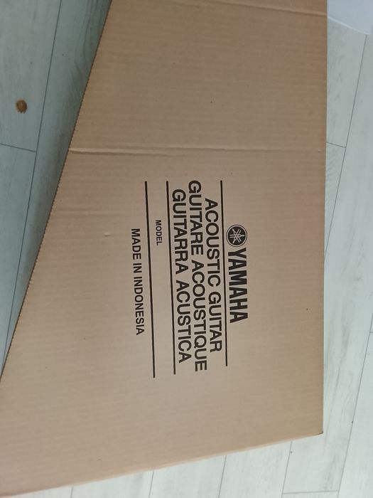 Продам гитара ямаха с-40