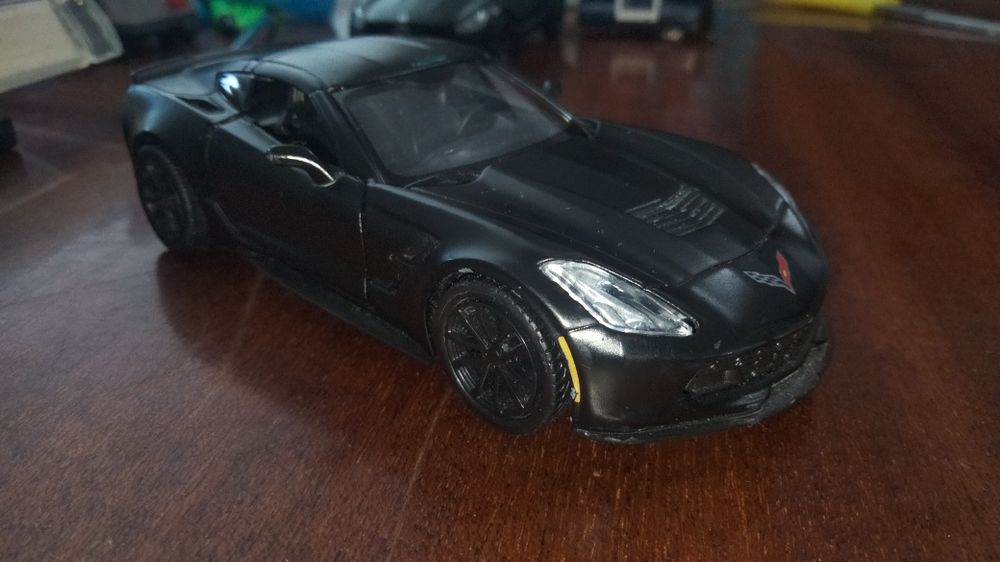 Срочно продаю игрушечные машинки