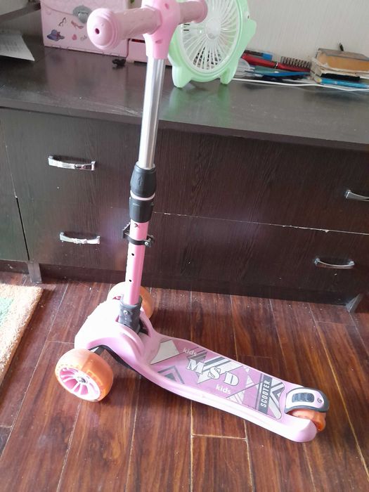 Детский самокат,розовый
