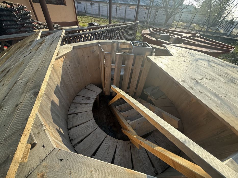 Ciubăr din lemn, sobă inox, 8–10 persoane – 2 bucăți disponibile