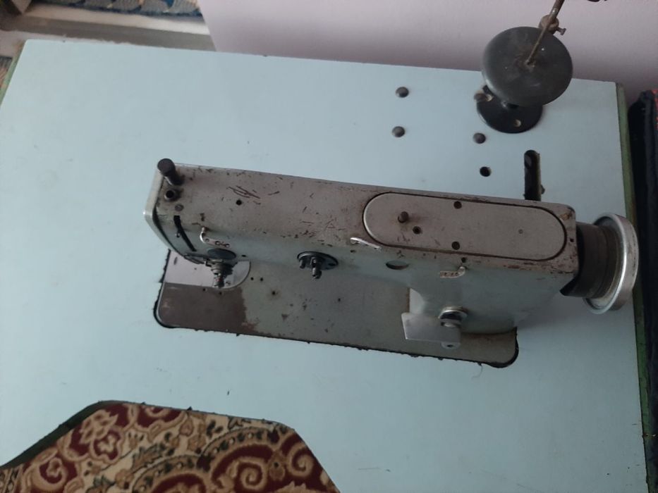 Tikish mashinasi sotiladi