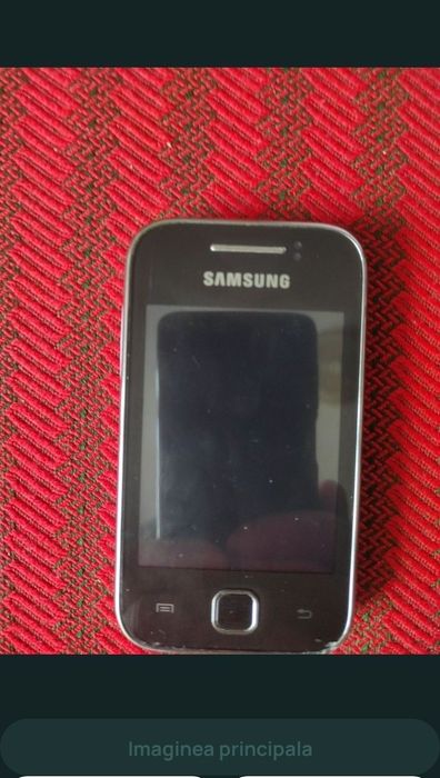 Telefon cu touchscreen și camera video. 
Mic robust și foarte practic.