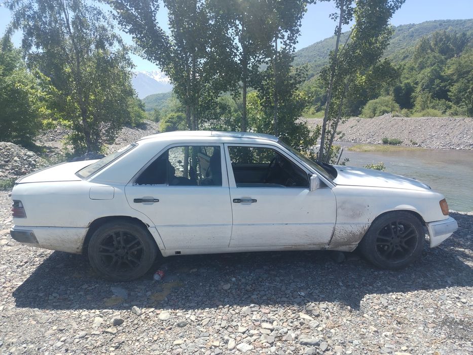 Мерседес  W124 230
