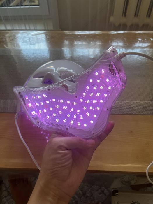 Светодиодная маска для лица