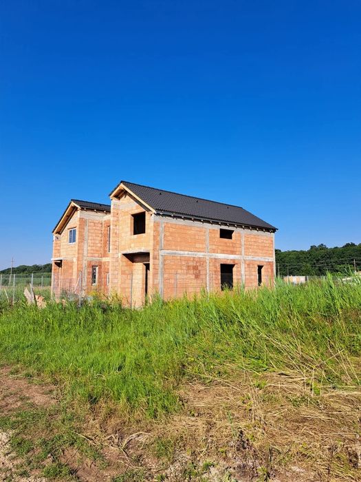 Echipa executam lucrări la rosu de la 75 euro mp construit