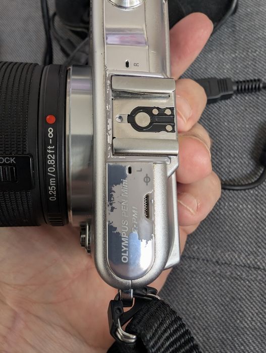Безогледален фотоапарат Olympus E-pm1, 14-42 IIR MSC