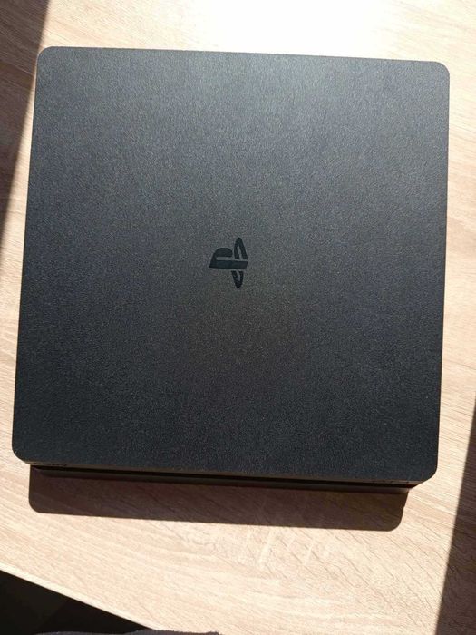 PS 4 slim !!! Има 872 гб място!! HDMI