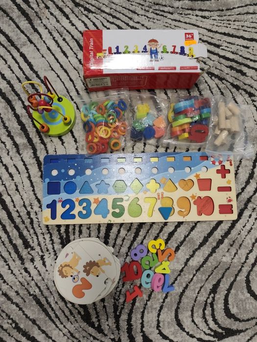 Лот от дървени играчки за цифри и форми