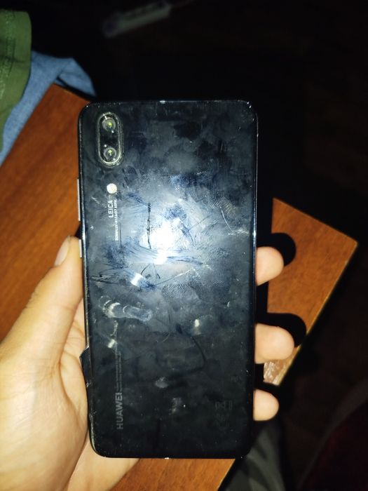 Продам Huawei p20 требует ремонт