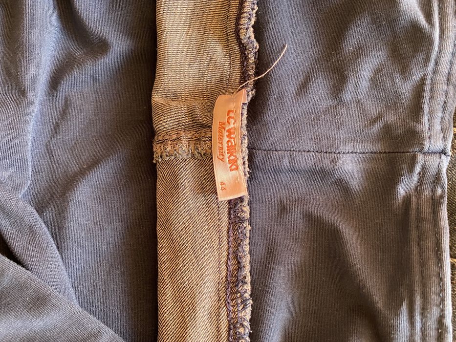 Vand blugi pentru gravide