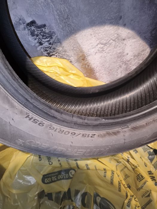 Продавам 4броя летни гуми215/60/16, 2броя Debica, 2броя Hankook,супер