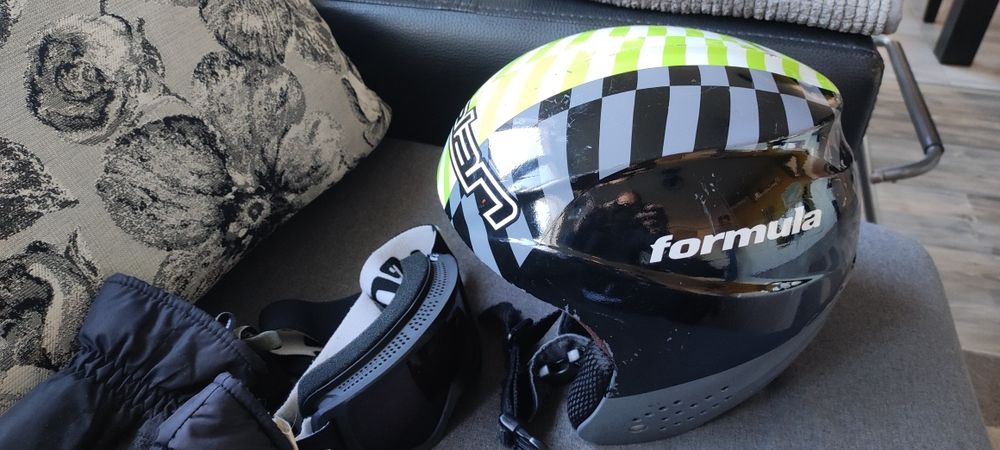 Ски каска с маска(очила) и ръкавици за дете