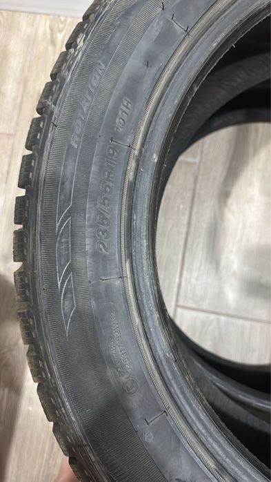 Продам резину 235/55/19