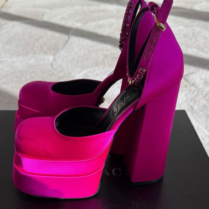 Versace tufli. Malina rang