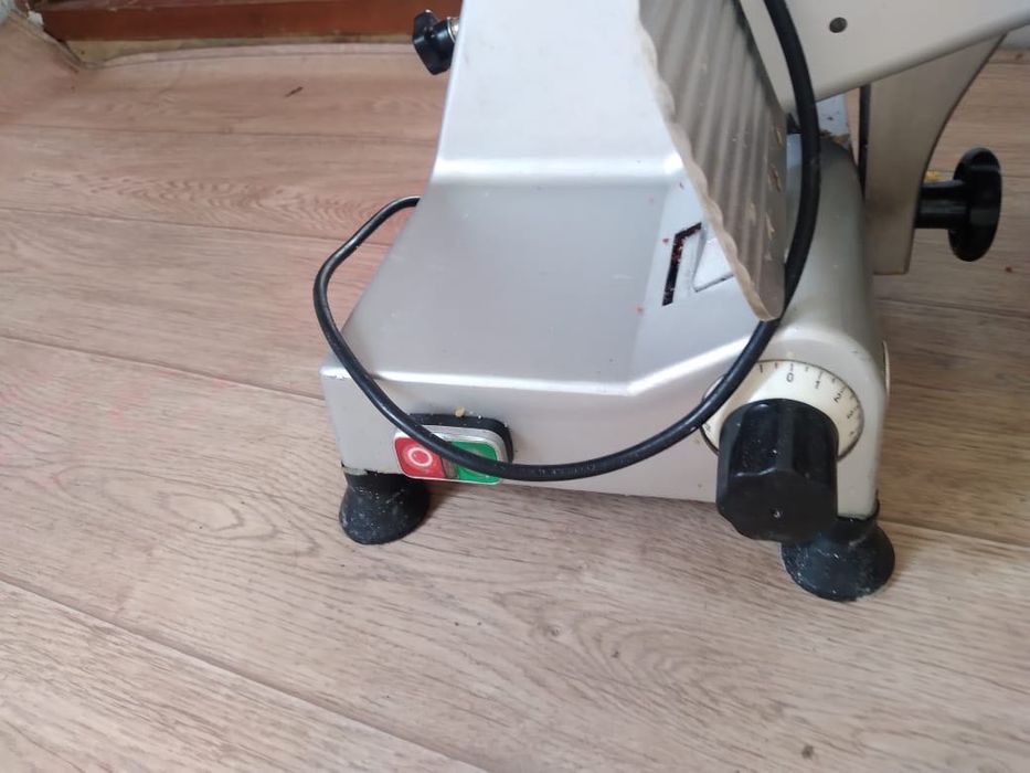 Маленький слайсер продам