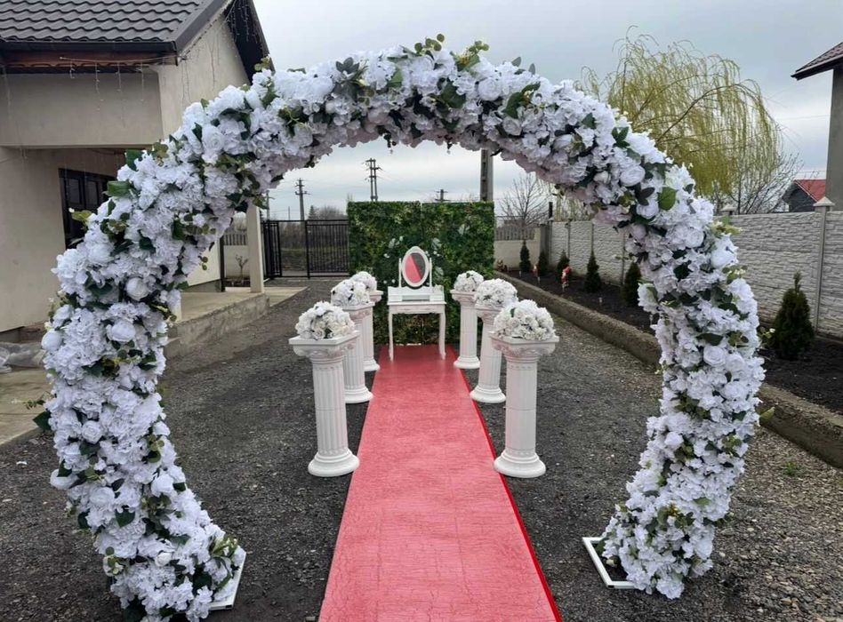 Inchiriere cort evenimente, aranjamente pentru gatitul miresei