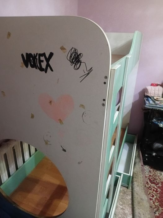 Продам двухьярусную кровать