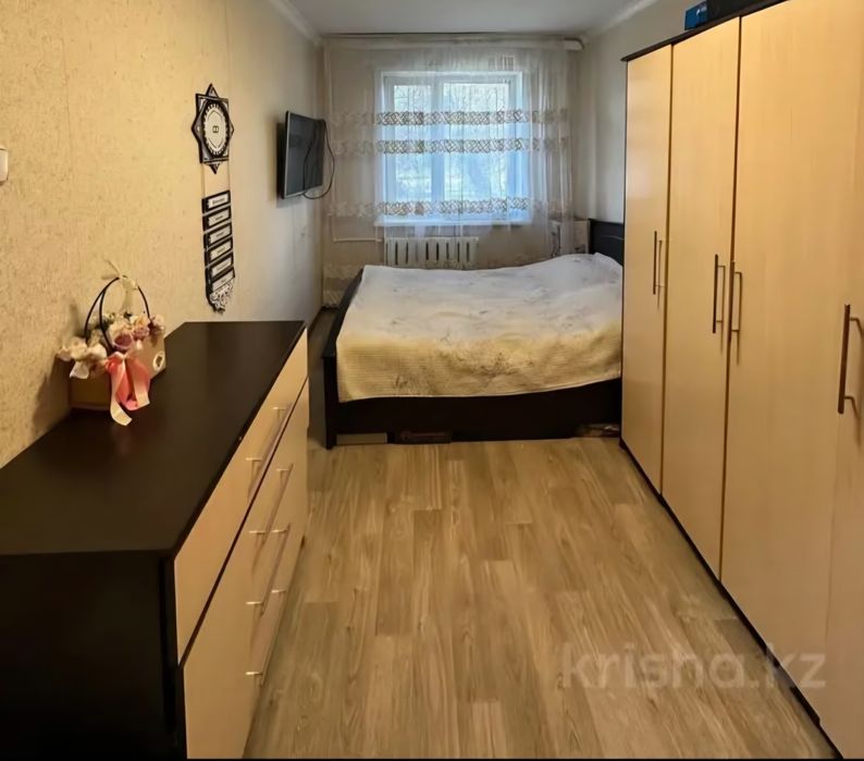 Срочно продам, диван производство Россия, кровать с матрасом и