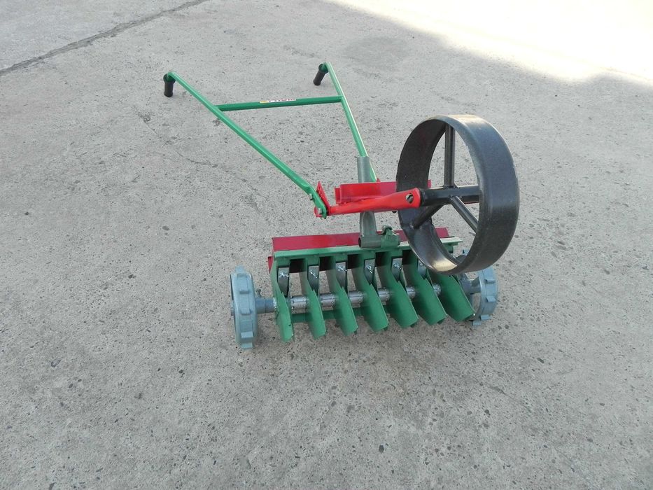 Plantator manual 7 randuri pentru seminte sere ridichi morcovi etc