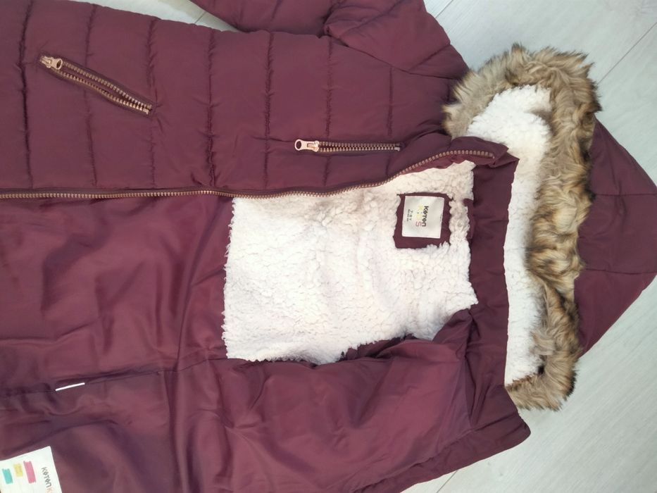 Продам куртку на девочку