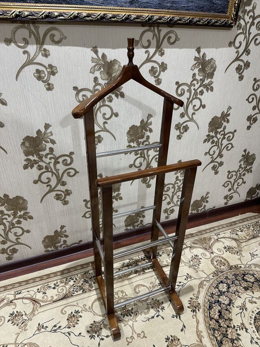 Вешалка джентльмен для одежды деревянная! Доставка есть!