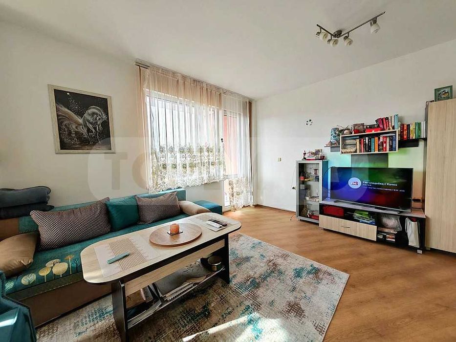 Двустаен апартамент в затворен комплекс в квартал Галата