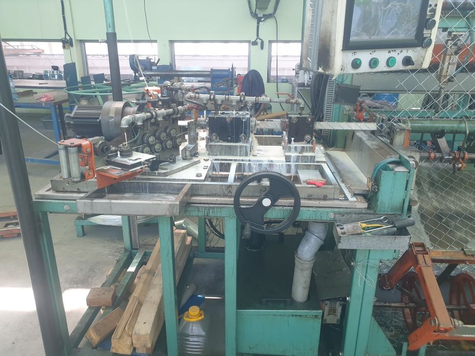 Машина за плетене на оградна мрежа