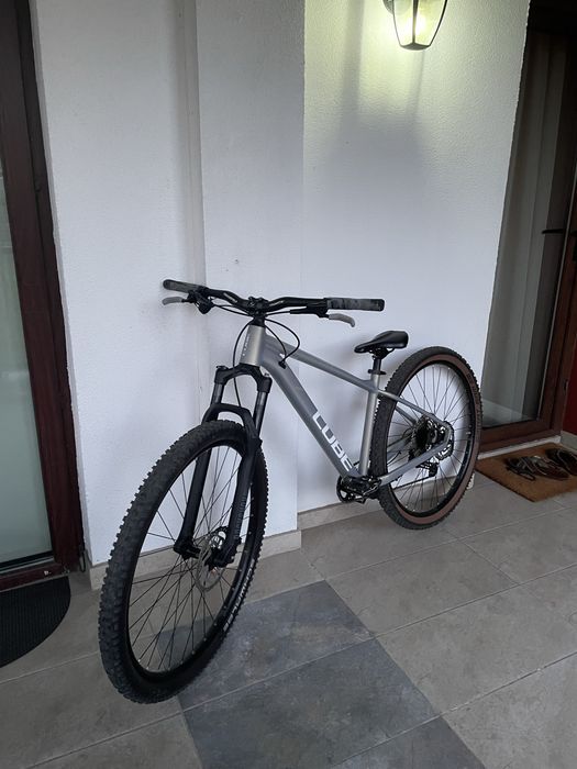 Bicicleta Cube attention 2025 custom