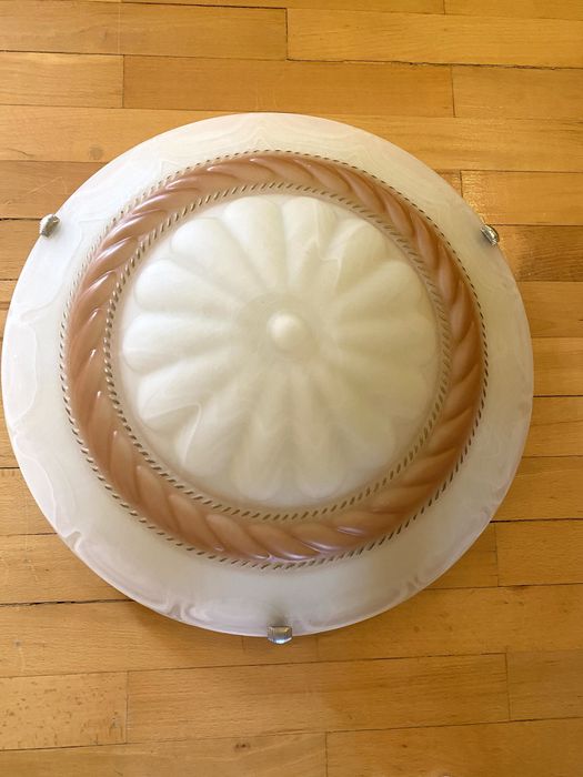 Aplica lustra corp de iluminat