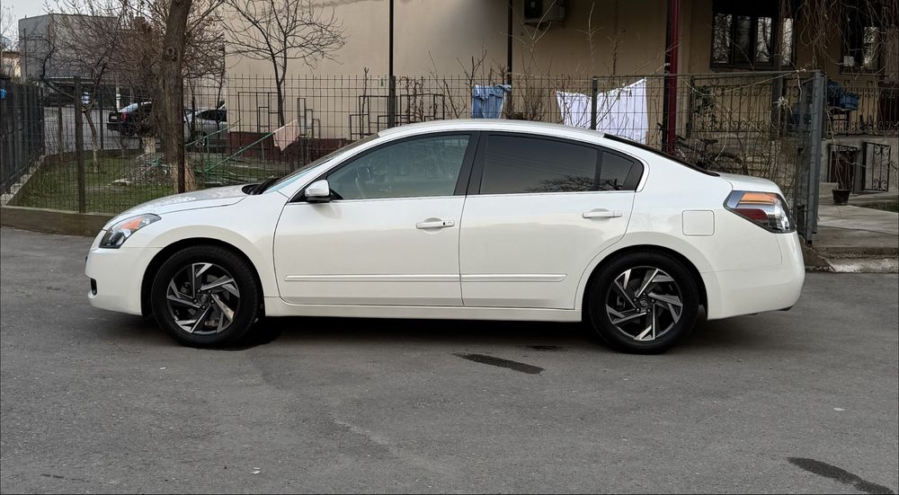 Nissan Altima rodnoy ideal