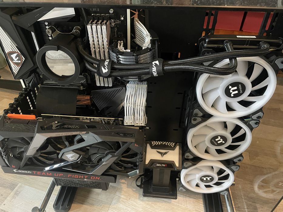 Vand/ schimb  pc gaming