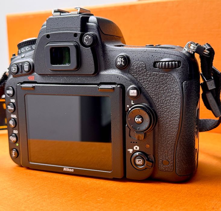Aparat foto Nikon D750