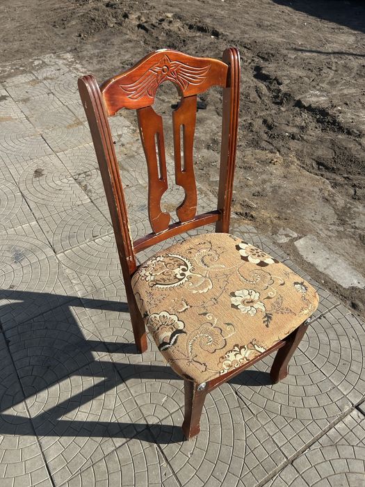 Стулья 20 штук требуют внимания