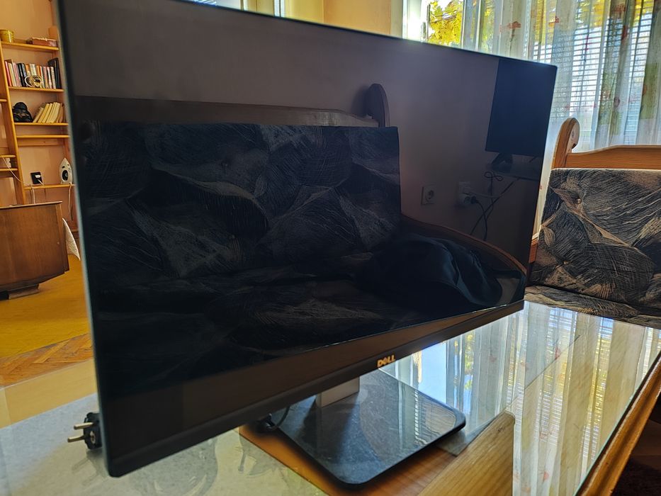 Продавам монитор Dell 24 инча